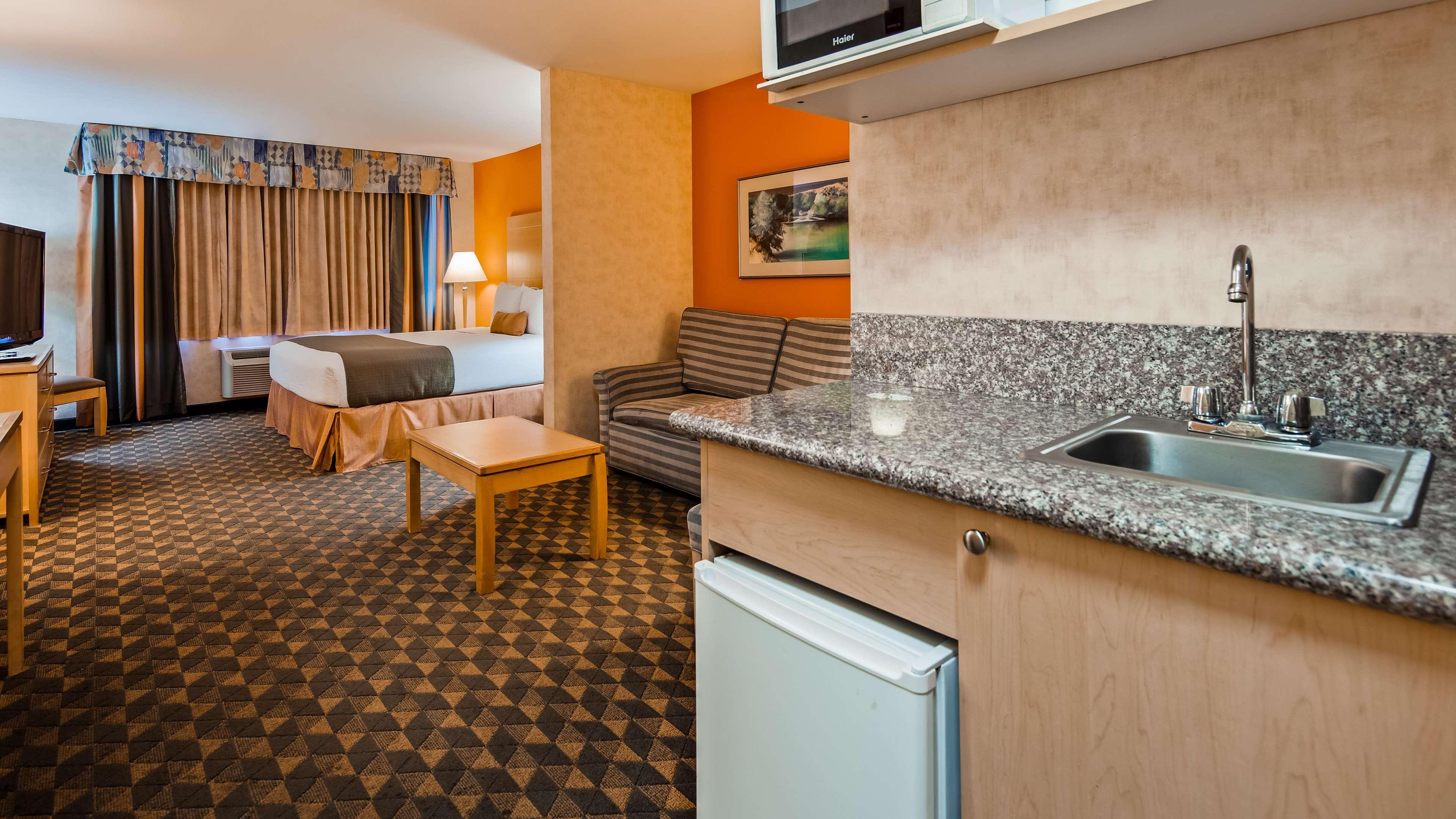 Best Western Plus North Las Vegas Inn & Suites Exterior photo