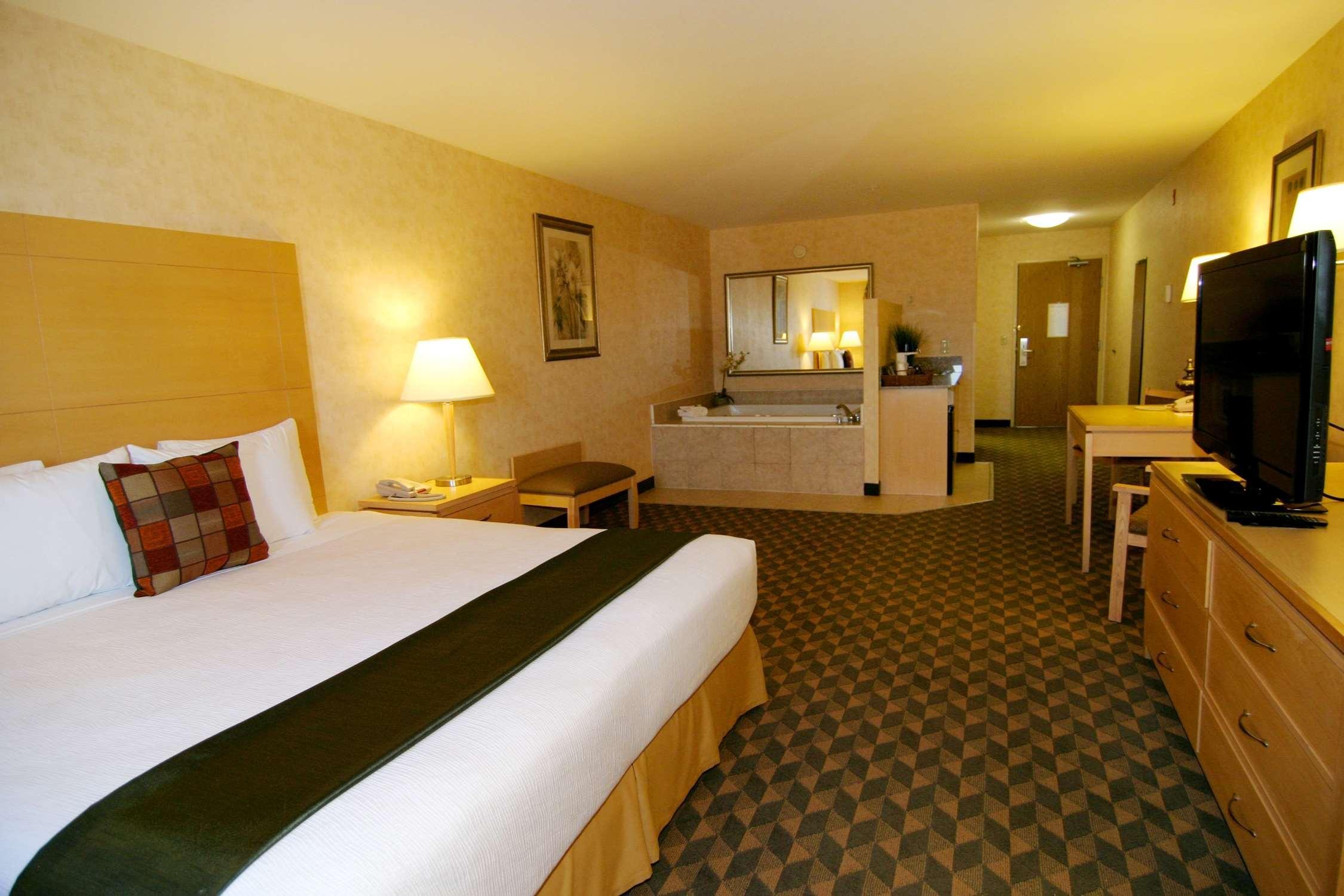 Best Western Plus North Las Vegas Inn & Suites Room photo