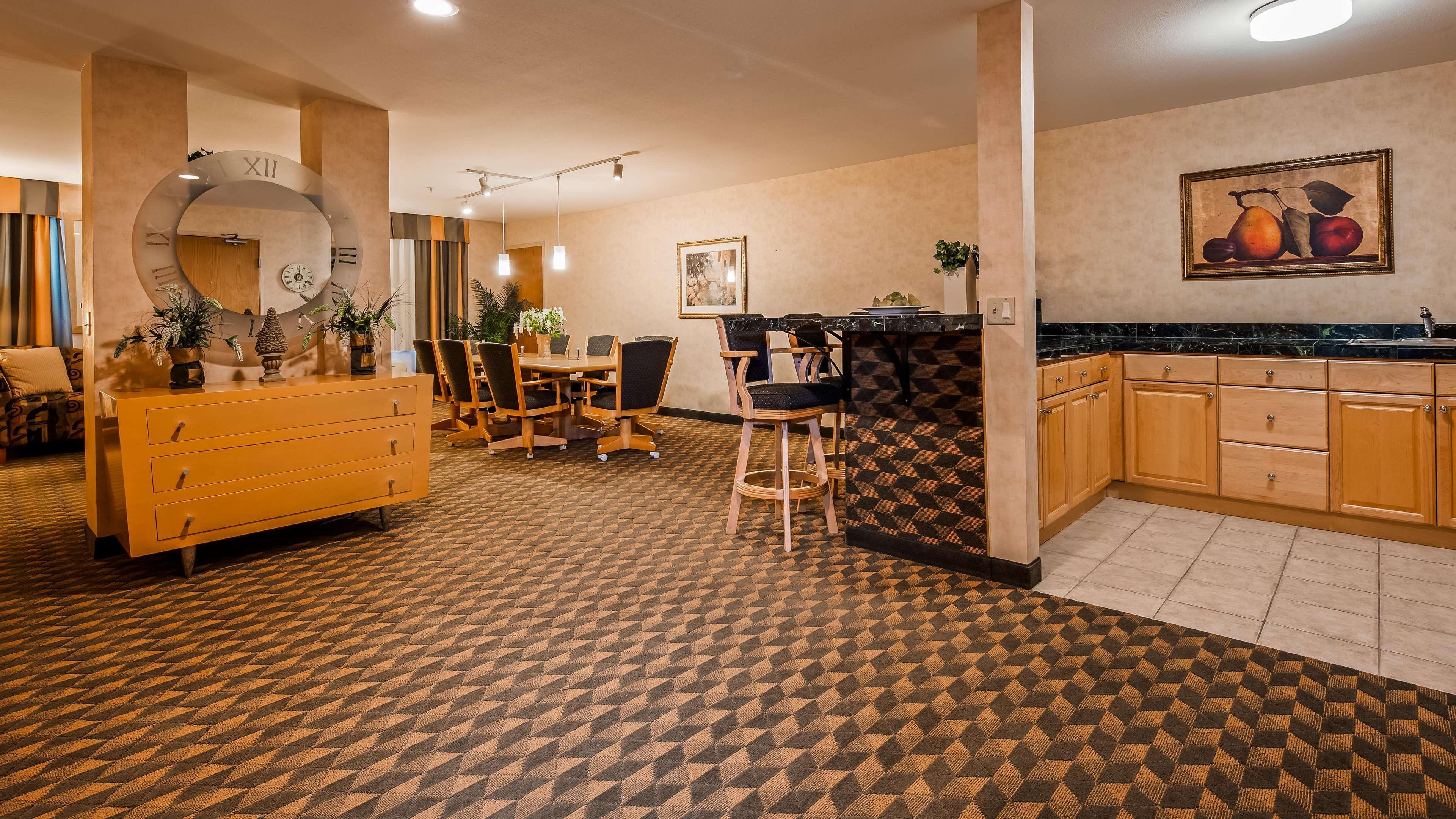 Best Western Plus North Las Vegas Inn & Suites Exterior photo