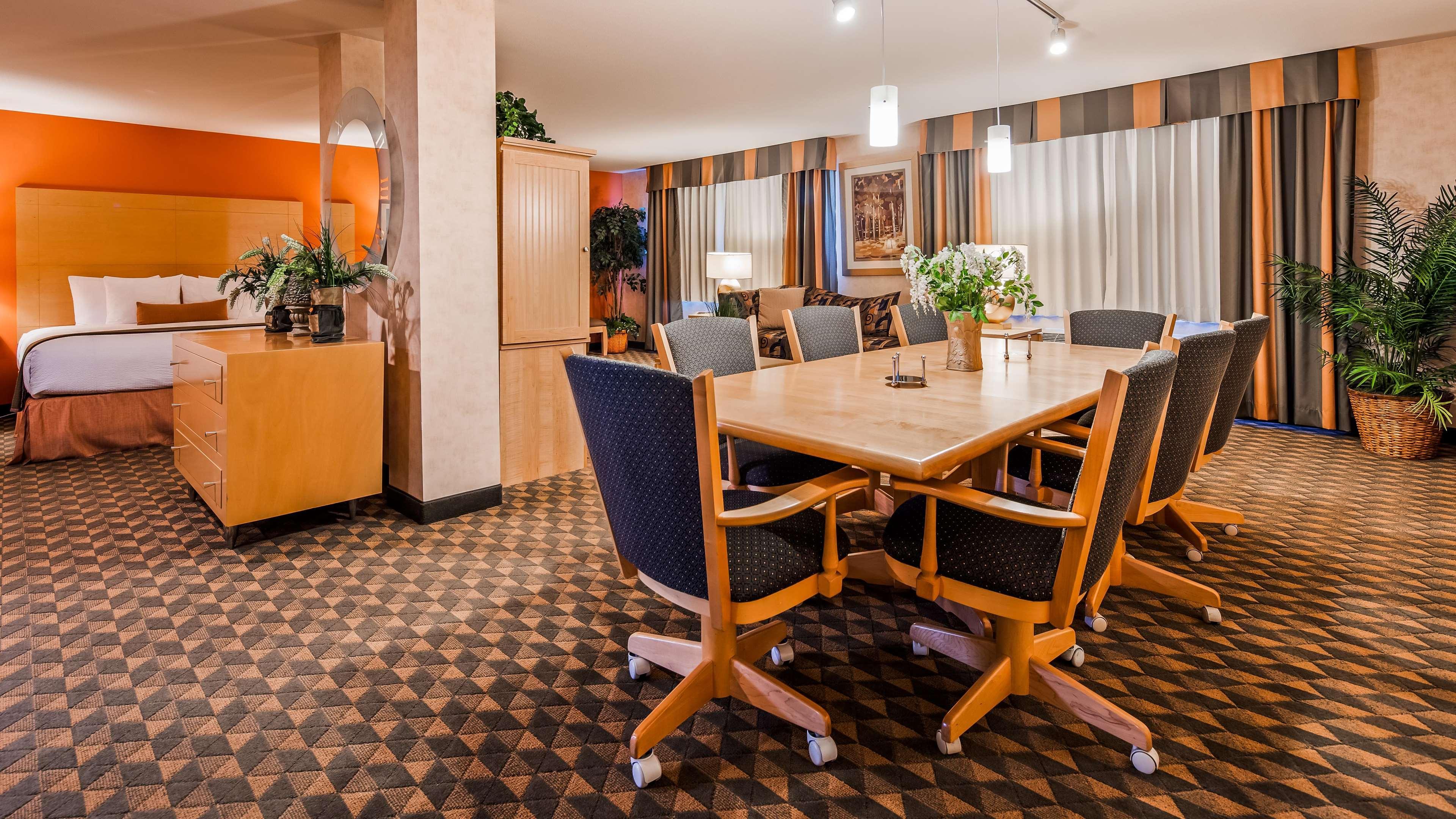 Best Western Plus North Las Vegas Inn & Suites Exterior photo
